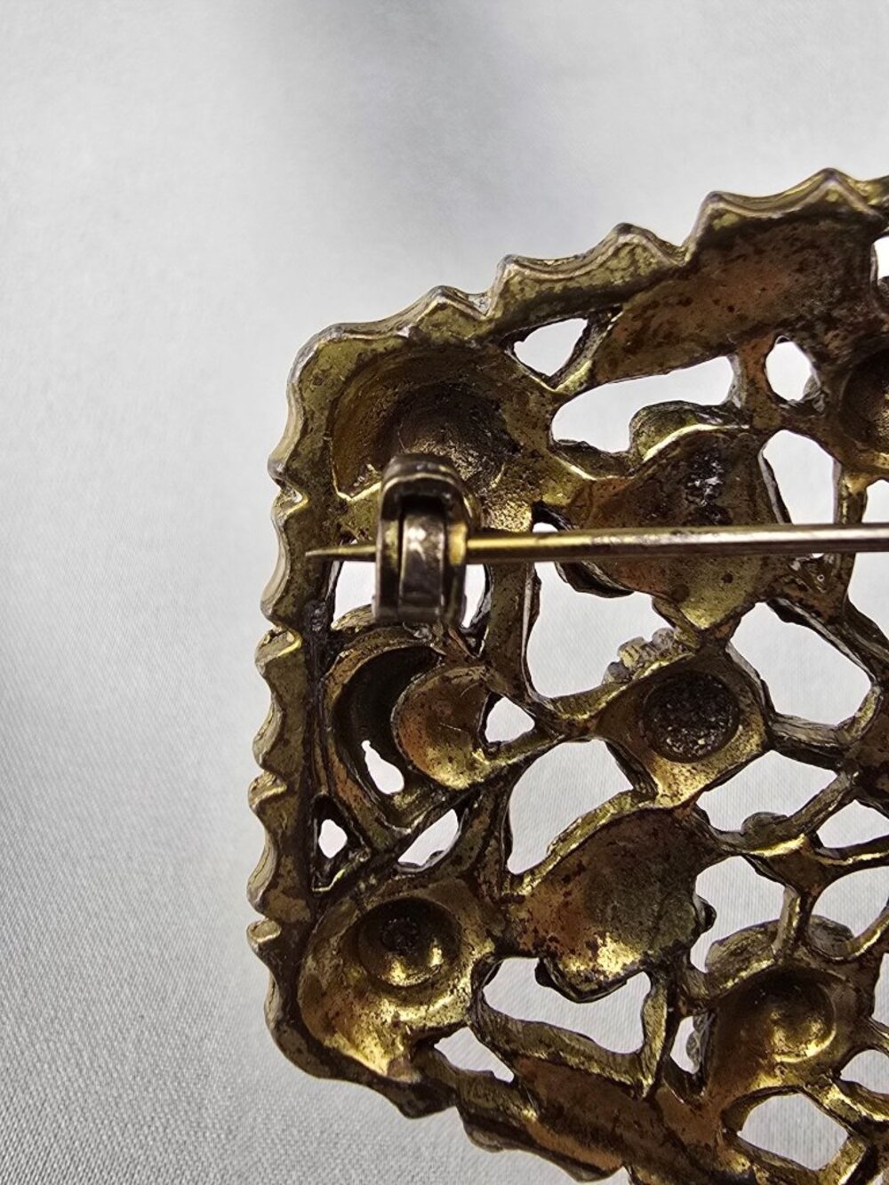 Antique Ornate Floral Pot Metal Brooch With Gold & Silver-Tone Filigree READ - Picture 7 of 10